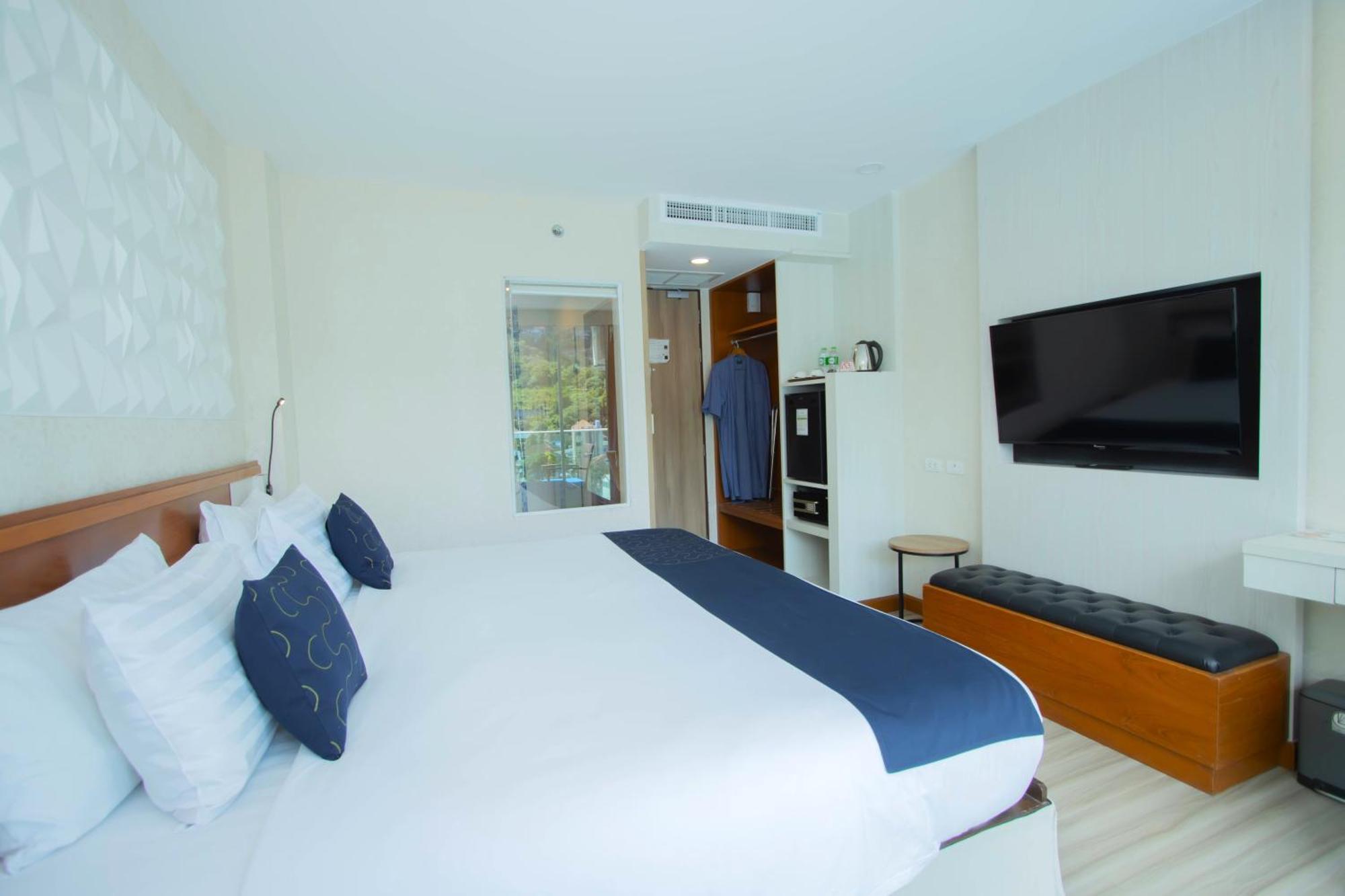 Sira Grande Hotel & Spa Patong Exterior foto