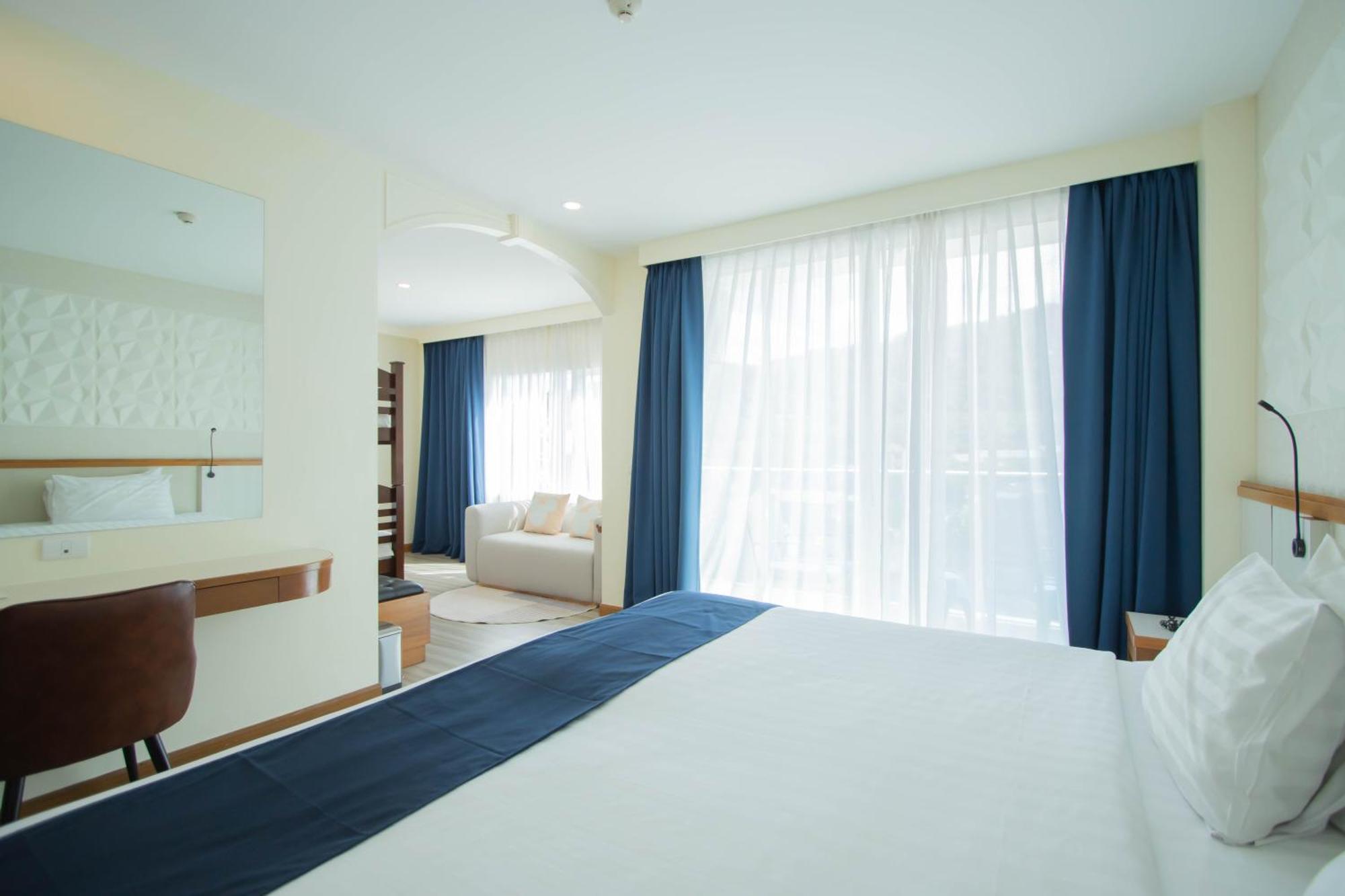 Sira Grande Hotel & Spa Patong Exterior foto