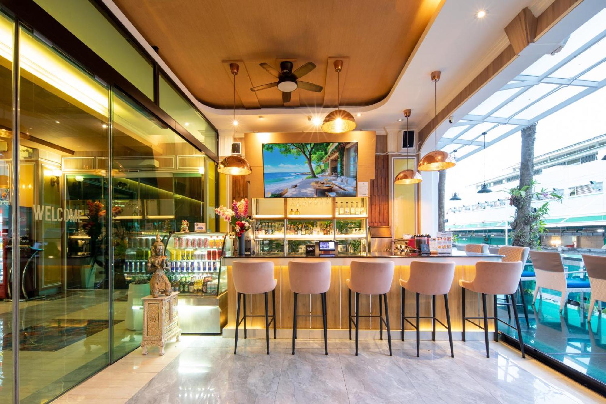 Sira Grande Hotel & Spa Patong Exterior foto