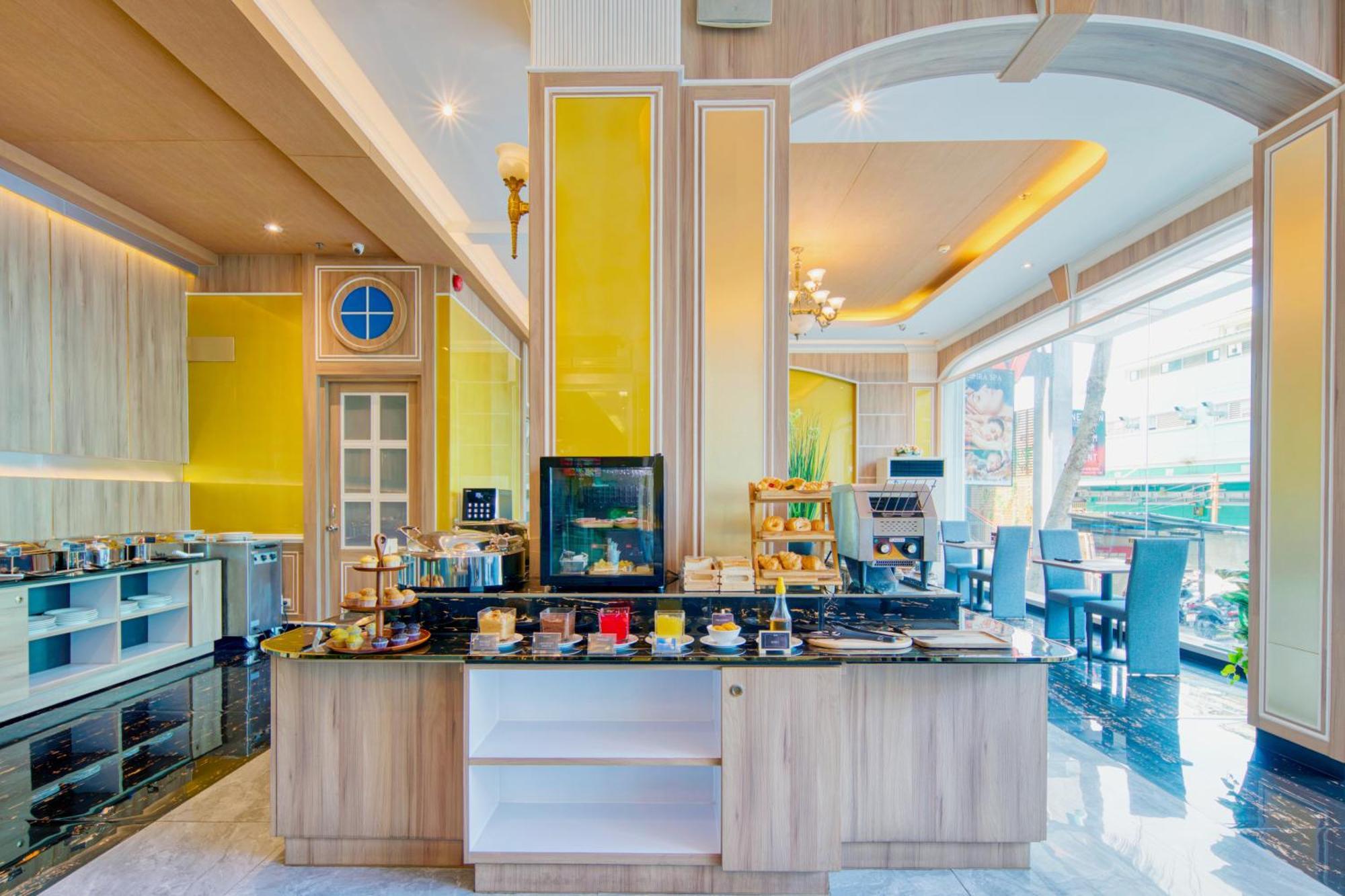 Sira Grande Hotel & Spa Patong Exterior foto