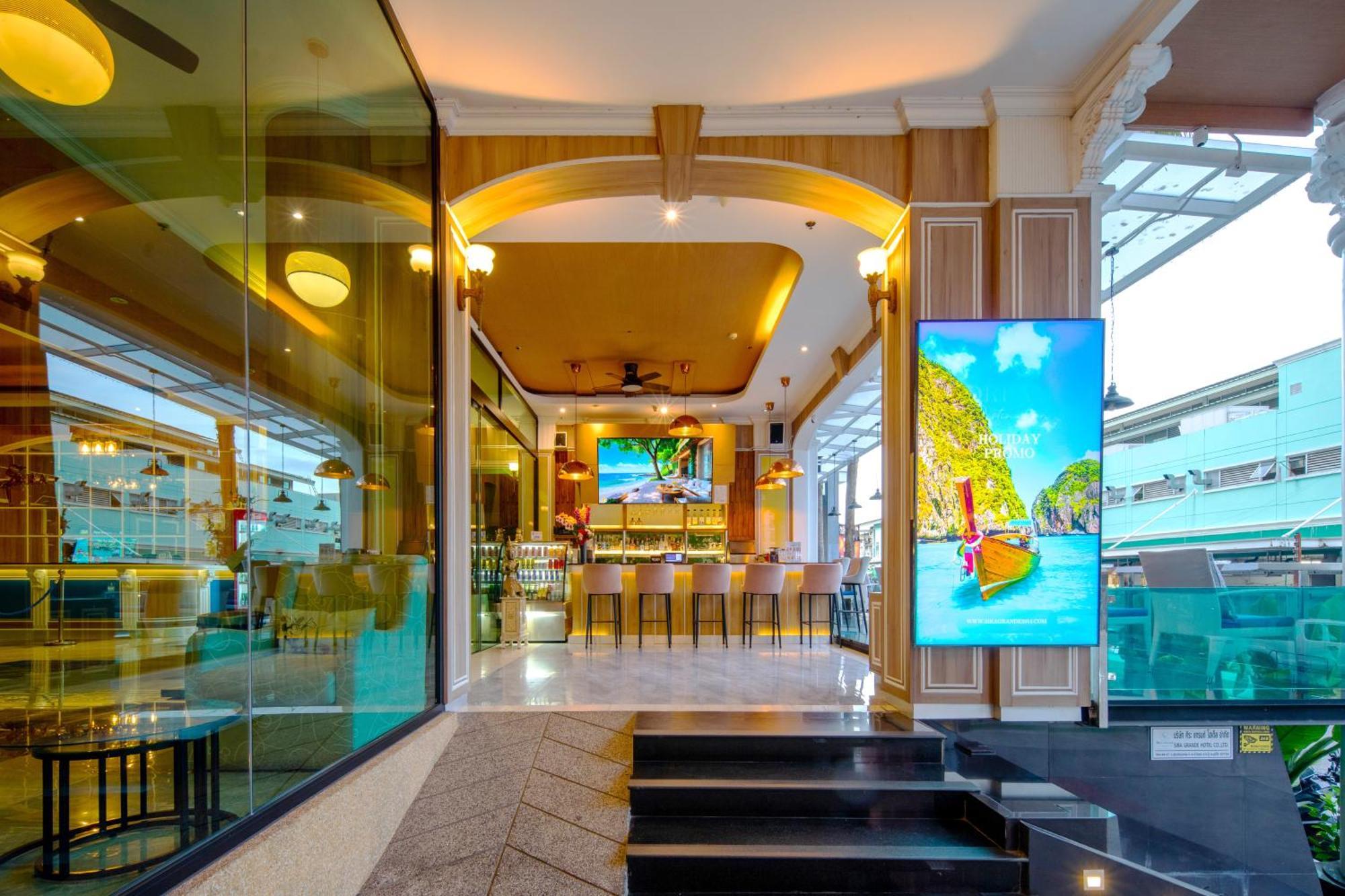Sira Grande Hotel & Spa Patong Exterior foto