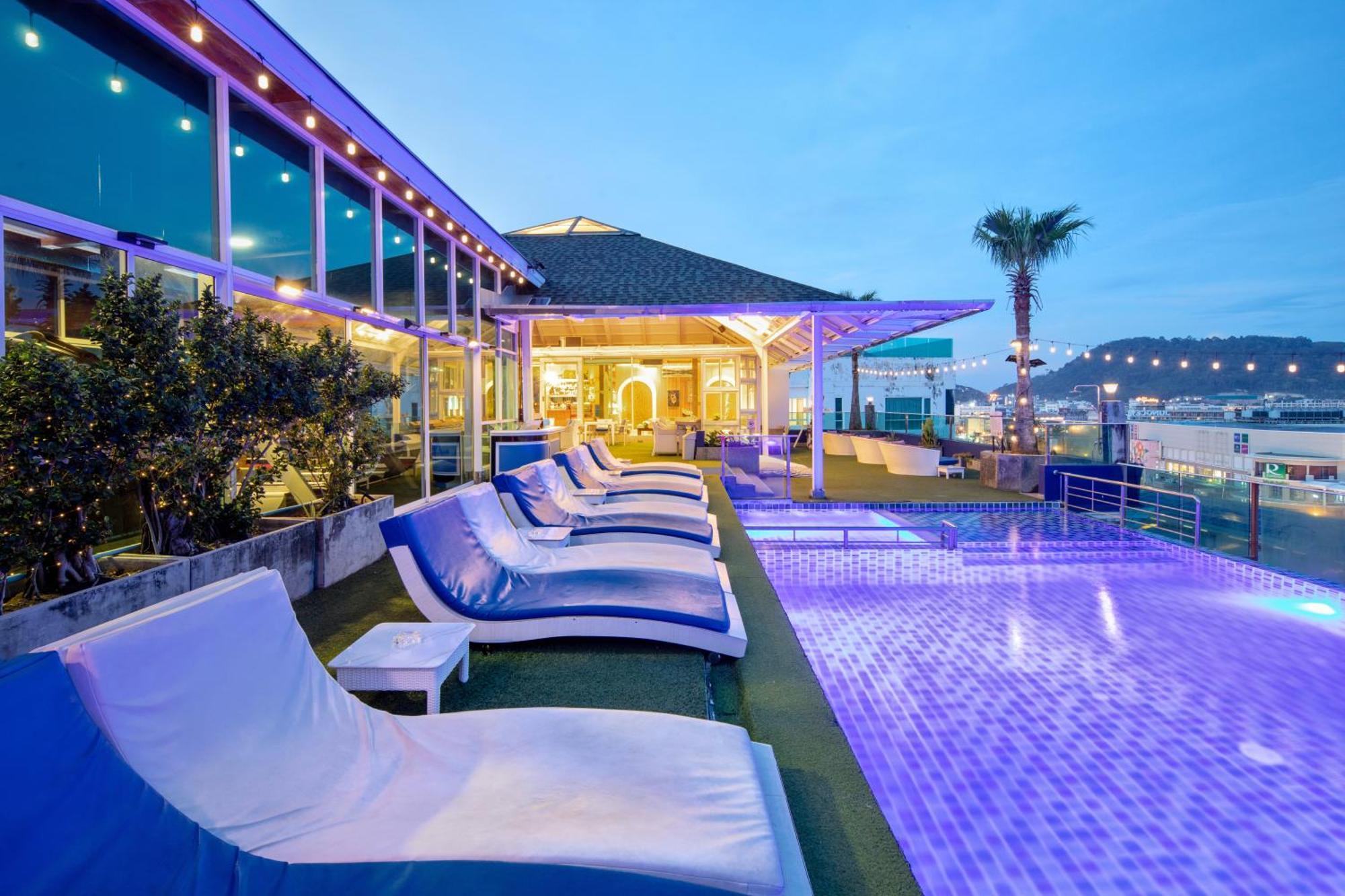 Sira Grande Hotel & Spa Patong Exterior foto